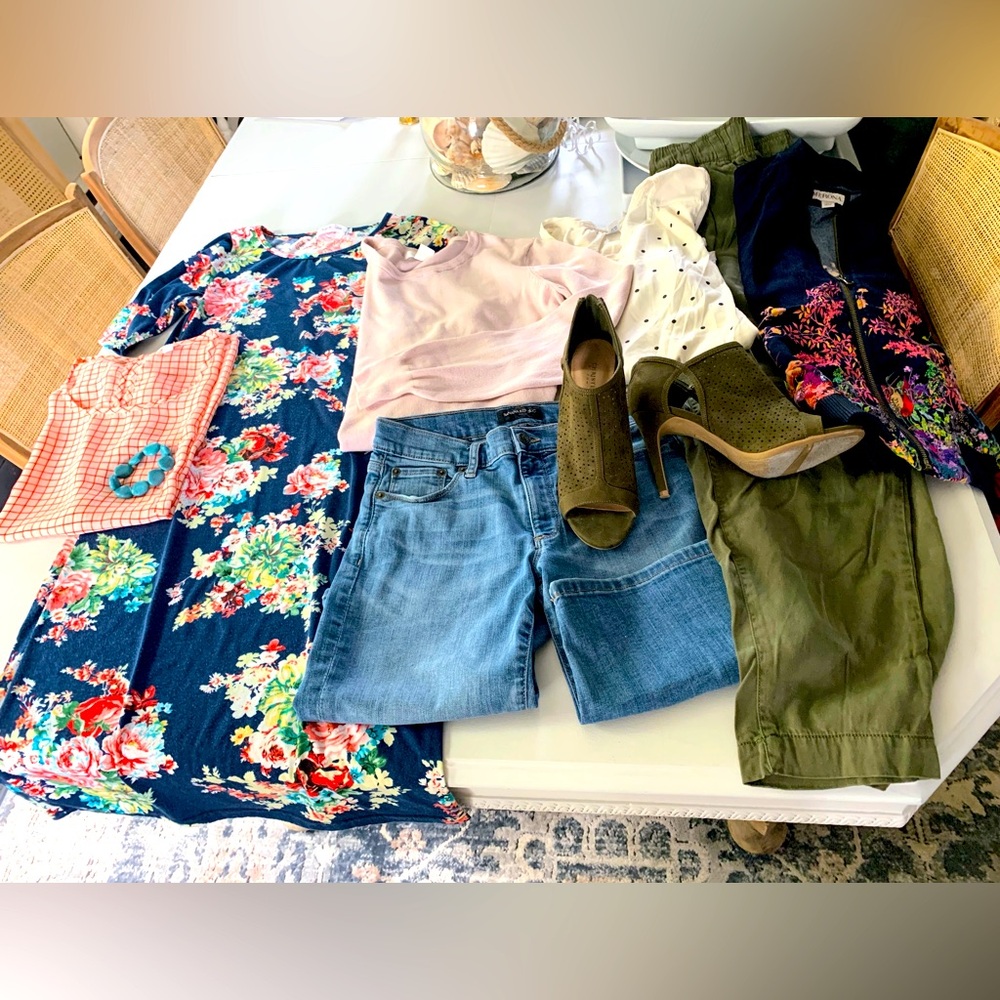 Women’s Clothing Size XS/S/27/4 Dress Pants Shorts Tops Sweater Jacket Heels